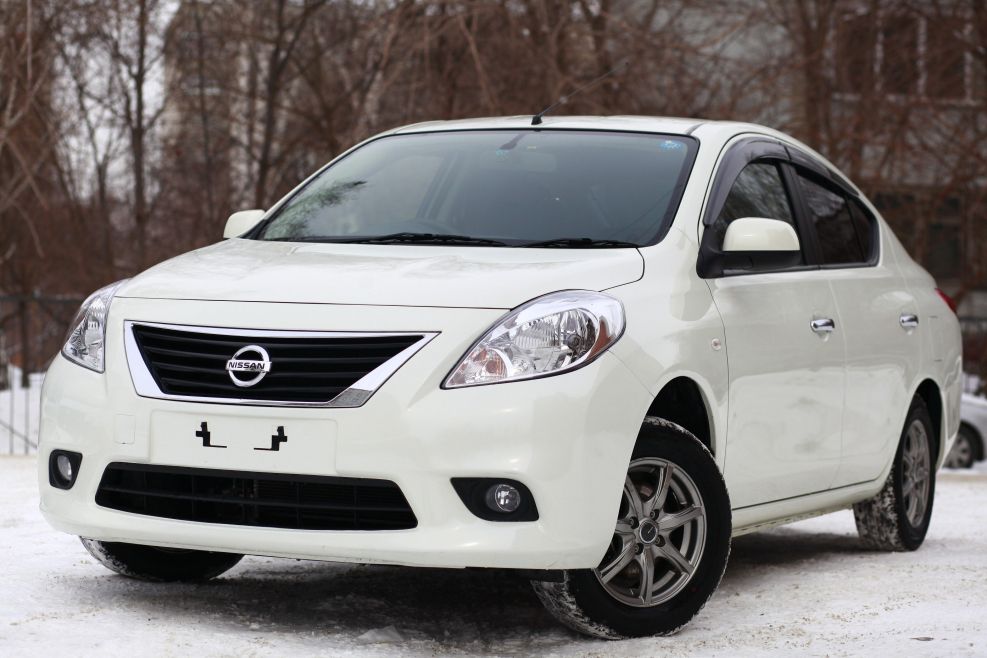 Nissan Tiida Latio 2012