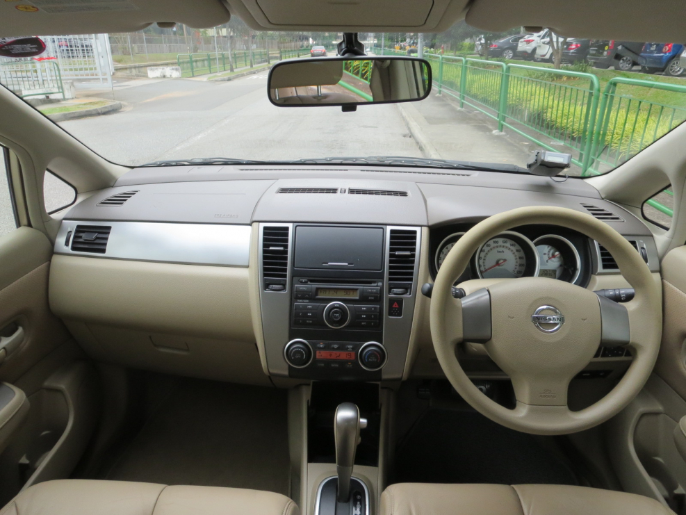 Nissan Tiida Latio 2006