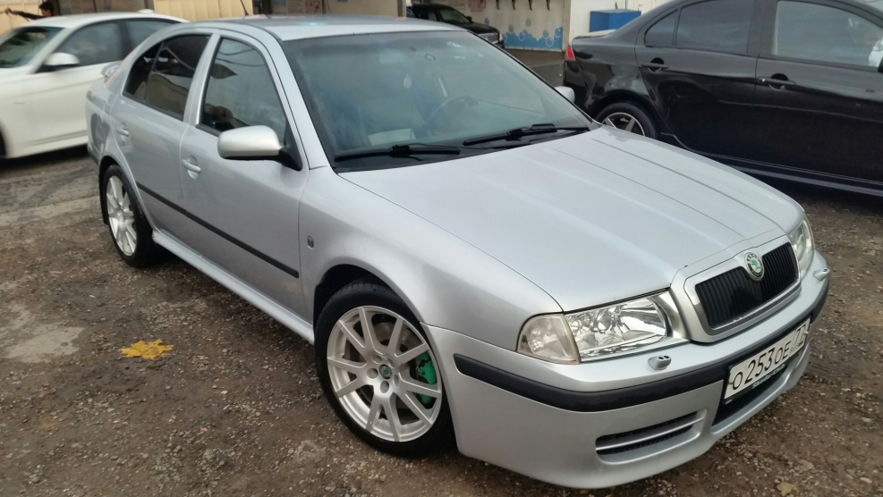 Шкода Октавия 2004 1.8