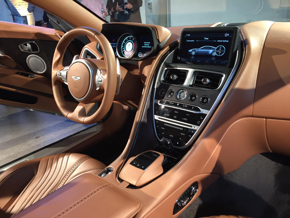 Aston Martin Vanquish салон