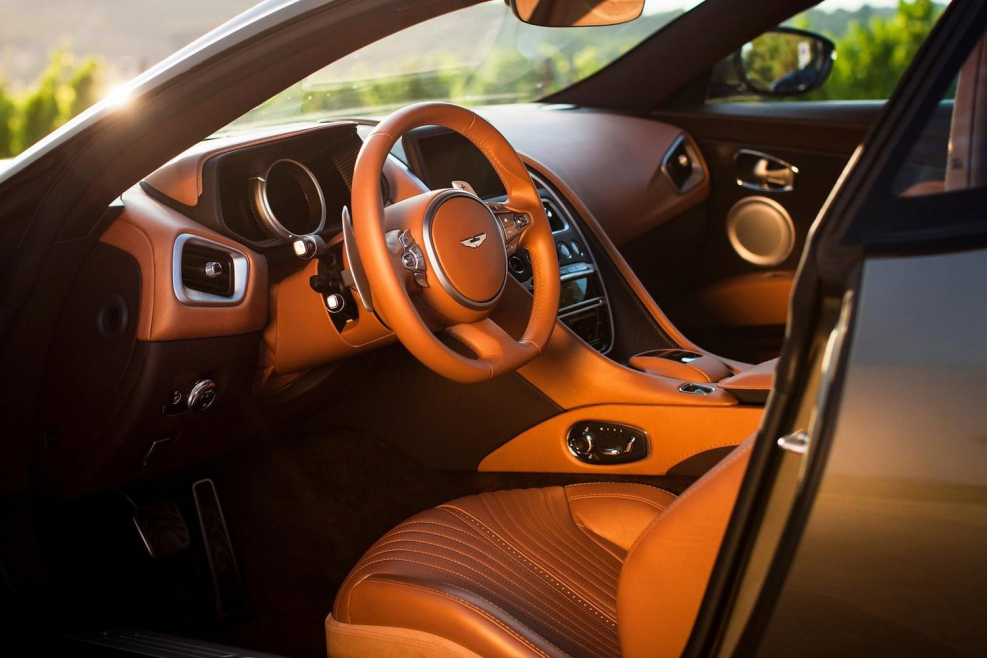 Aston Martin db11 интерьер