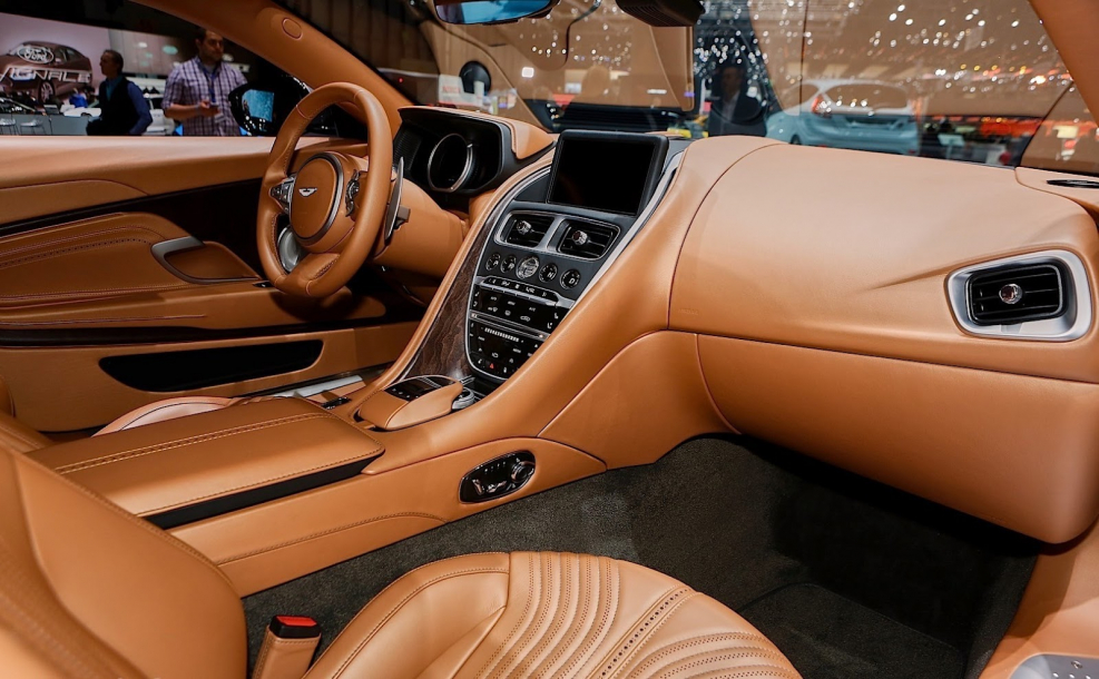 Aston Martin db11 салон