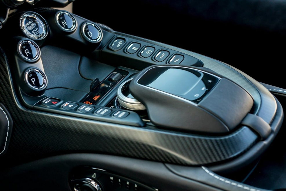 Aston Martin Vantage 2019 салон