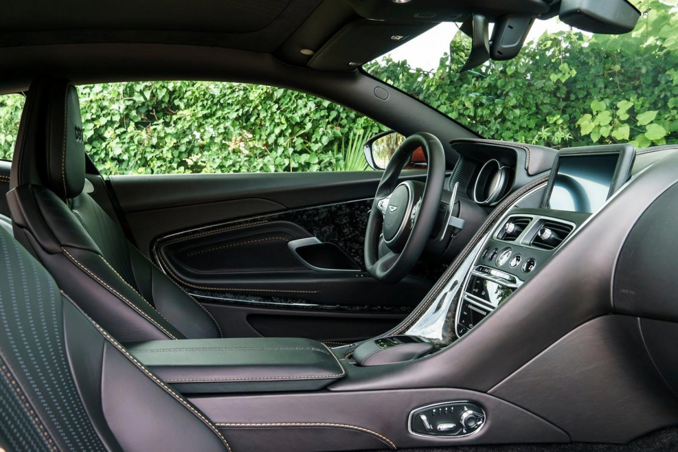 Aston Martin db11 салон