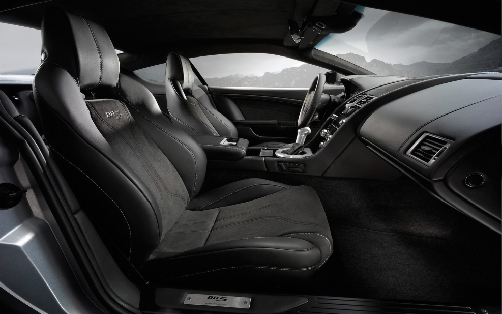 Aston Martin DBS v12 салон