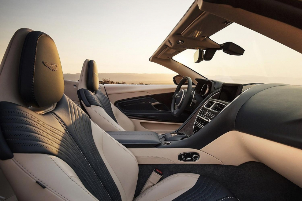Aston Martin db11 салон