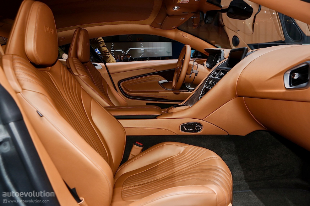 Aston Martin db11 Salon