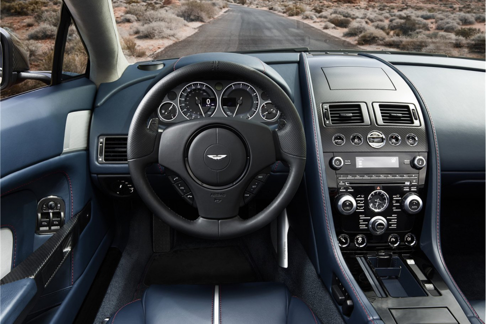 Aston Martin v12 Vantage салон
