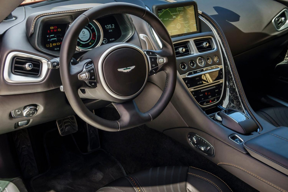 Aston Martin db11 салон