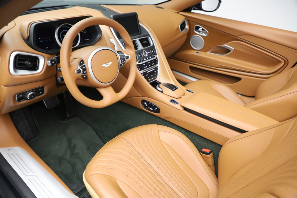 Aston Martin db11 2020 салон