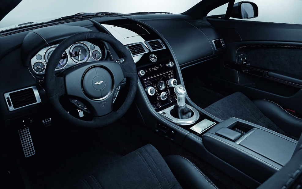 Aston Martin Vantage салон