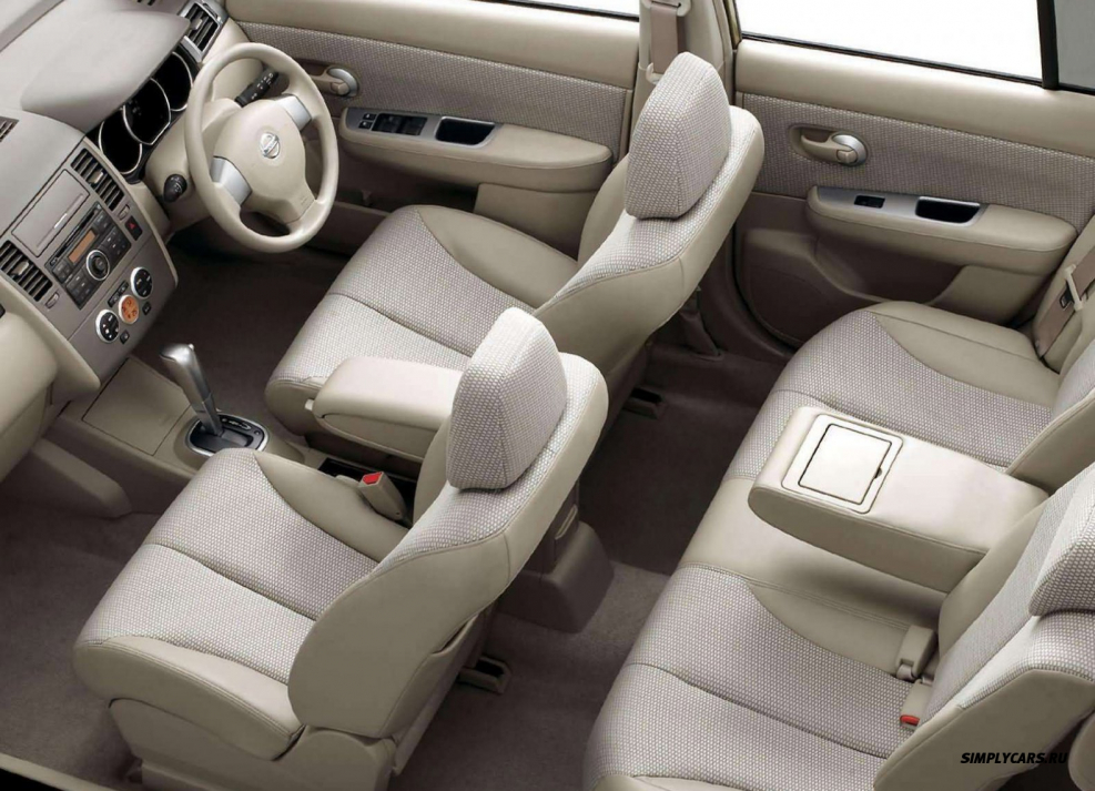 Nissan Tiida 2008 салон