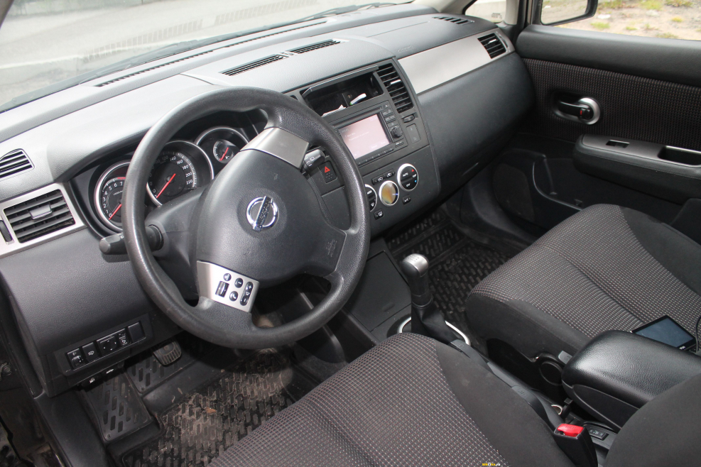 Nissan Tiida 2008 салон