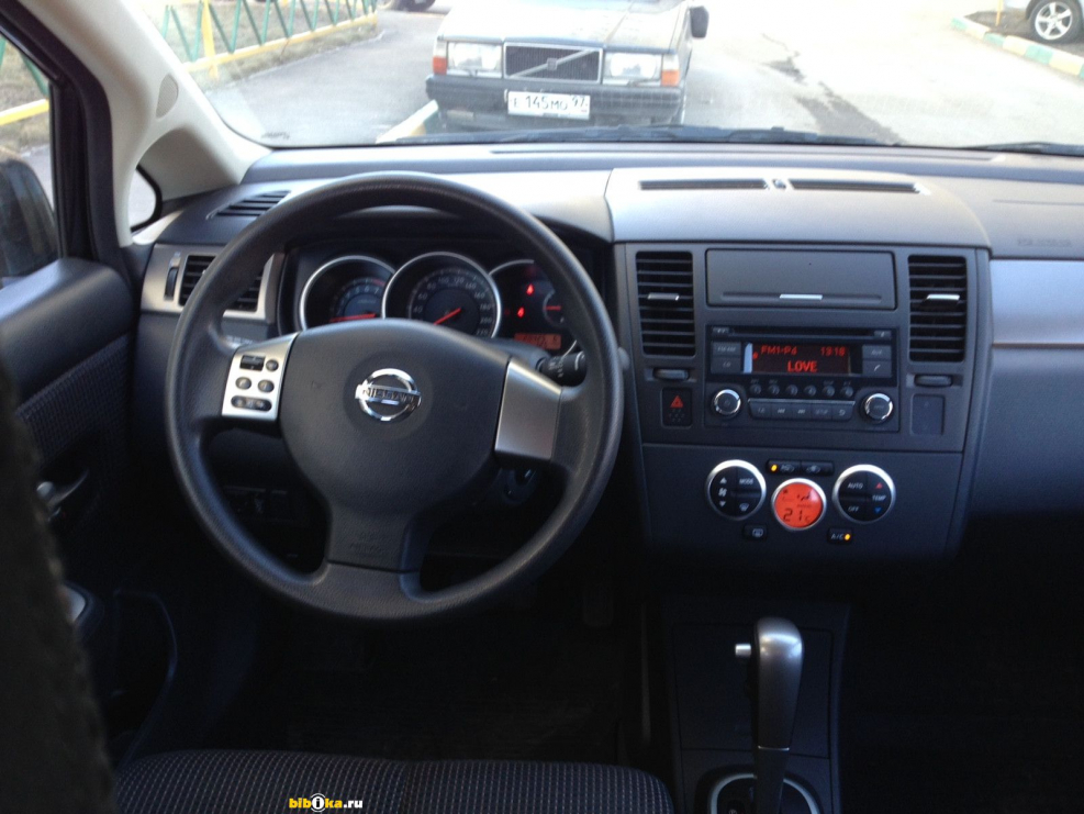 Nissan Tiida 2008 панель