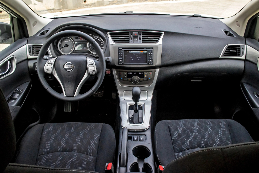 Nissan Tiida 2015 салон