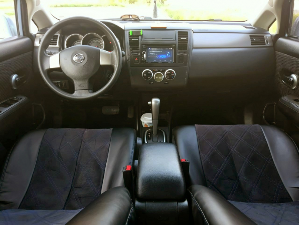 Nissan Tiida 1 салон