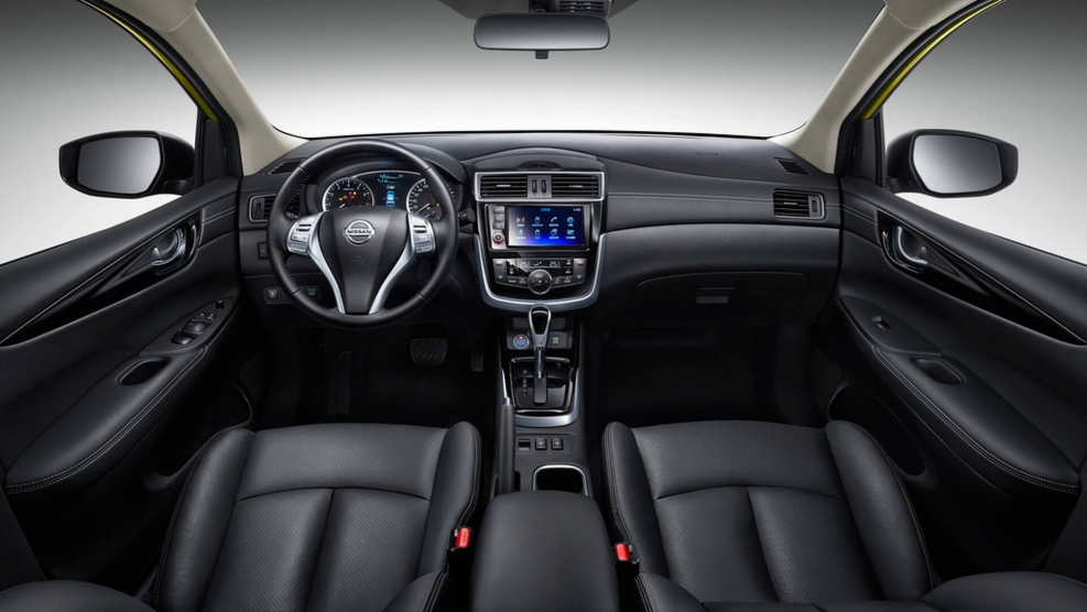 Nissan Tiida 2018 салон