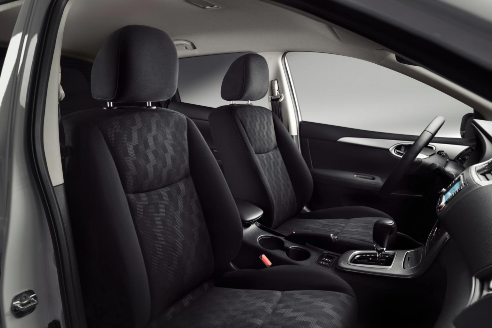Nissan Tiida 2018 салон