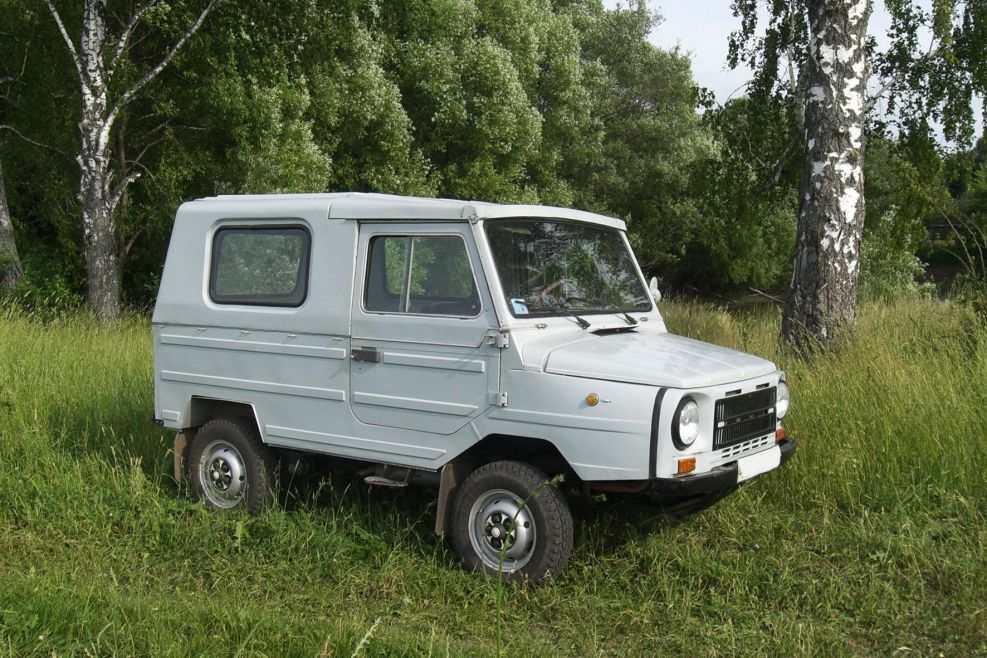 ЛУАЗ-1302 легковой автомобиль