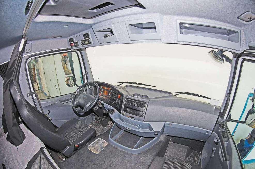 КАМАЗ 65802 салон