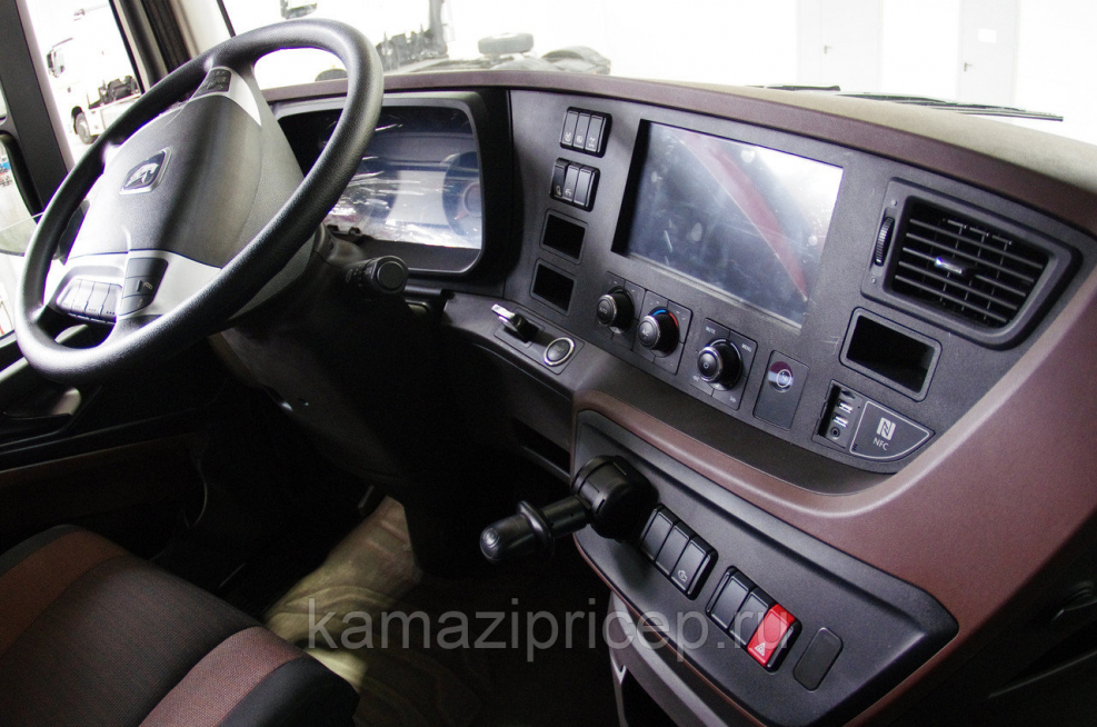 КАМАЗ 54901 кабина внутри