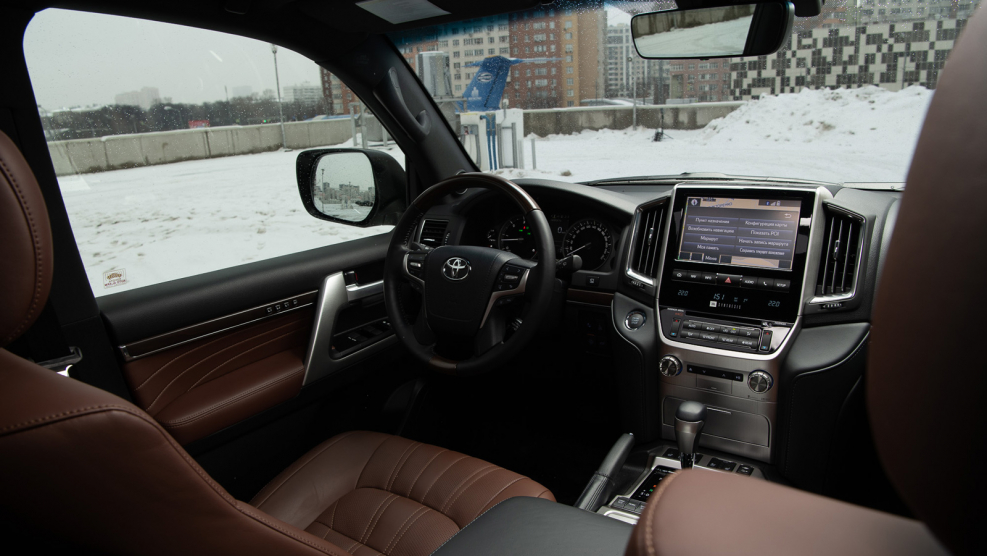 Toyota Land Cruiser 200 салон