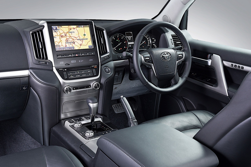 Toyota Land Cruiser 200 салон