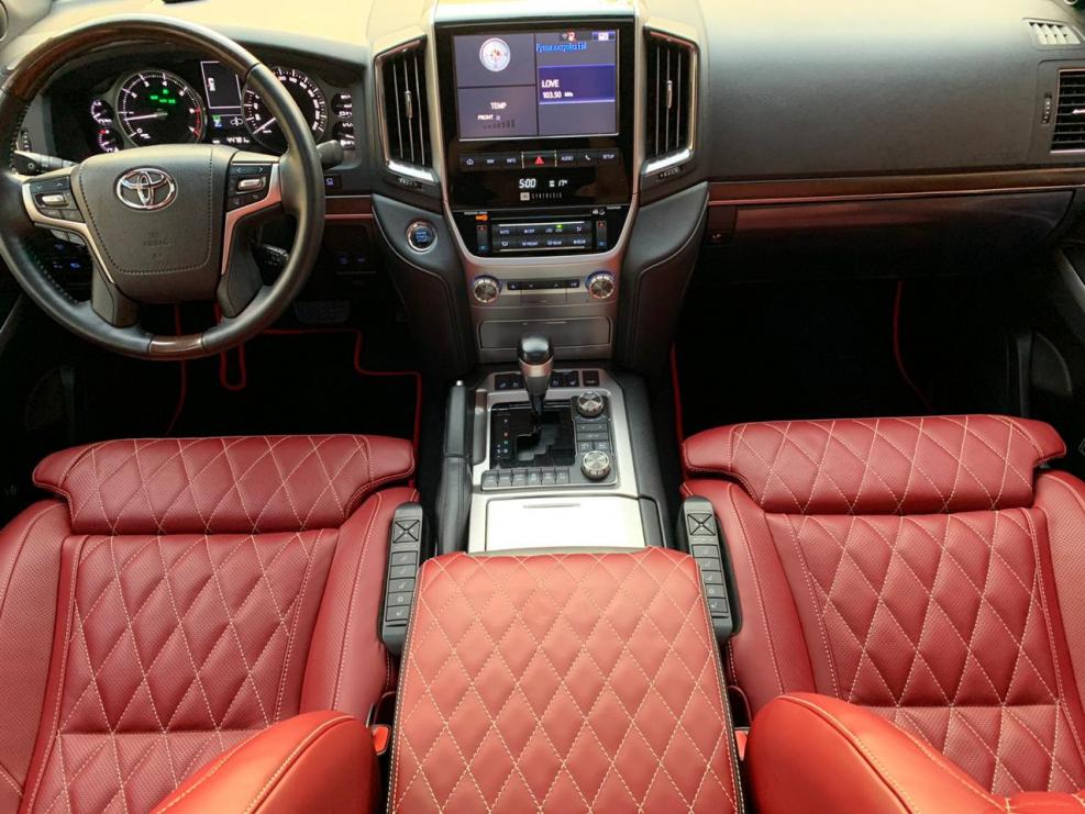 Toyota Land Cruiser 200 2020 салон