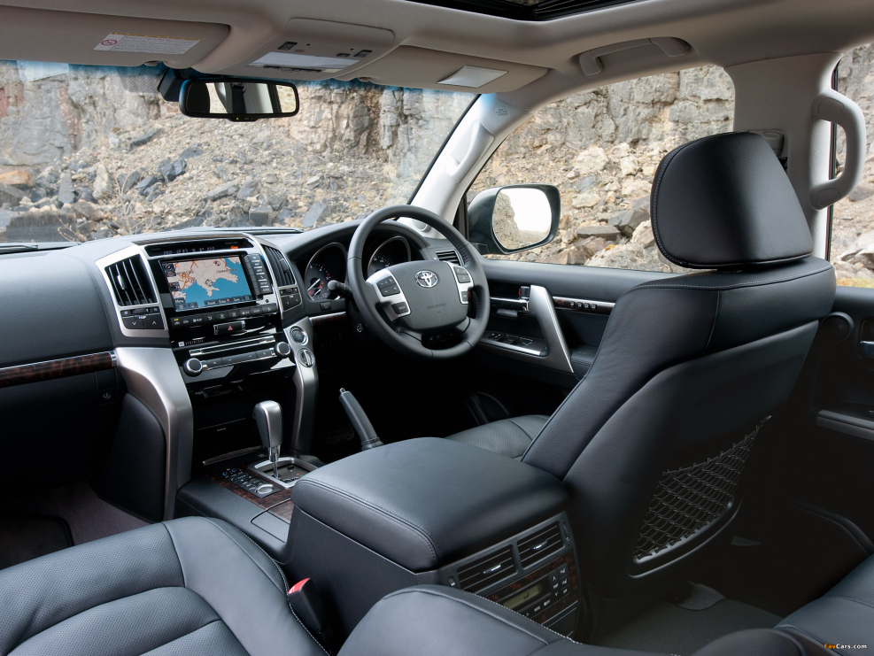 Toyota Land Cruiser 200 салон