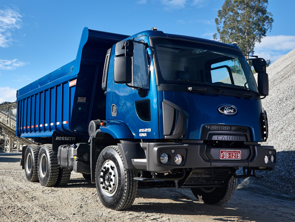 Ford Cargo 3233