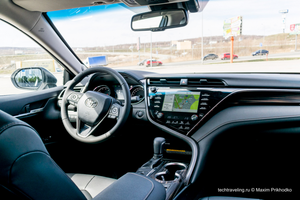 Toyota Camry салон
