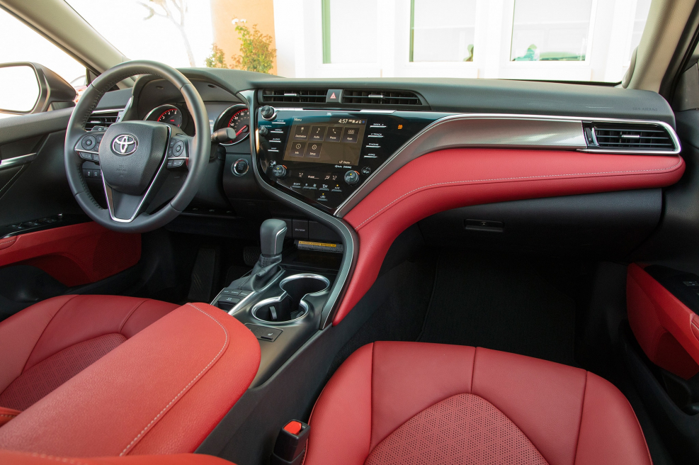 Toyota Camry xv70 салон