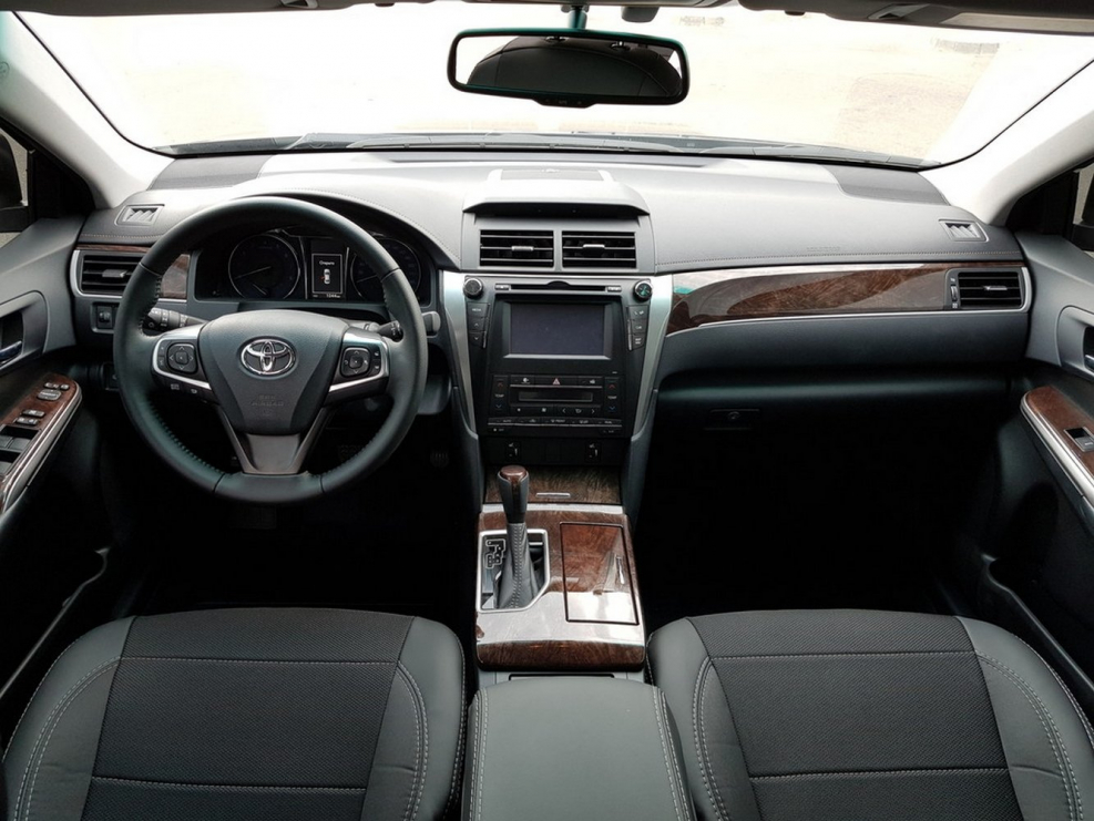 Toyota Camry 2015 салон