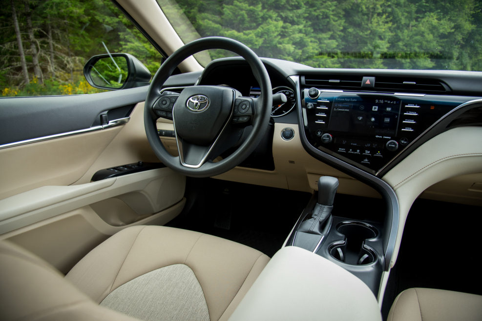 Toyota Camry 50 салон сзади