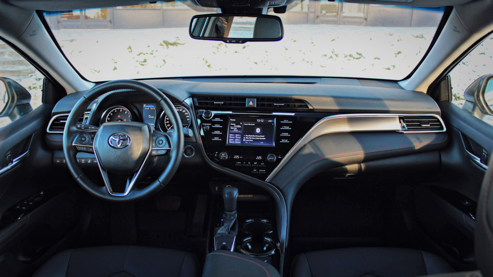 Toyota Camry 50 салон