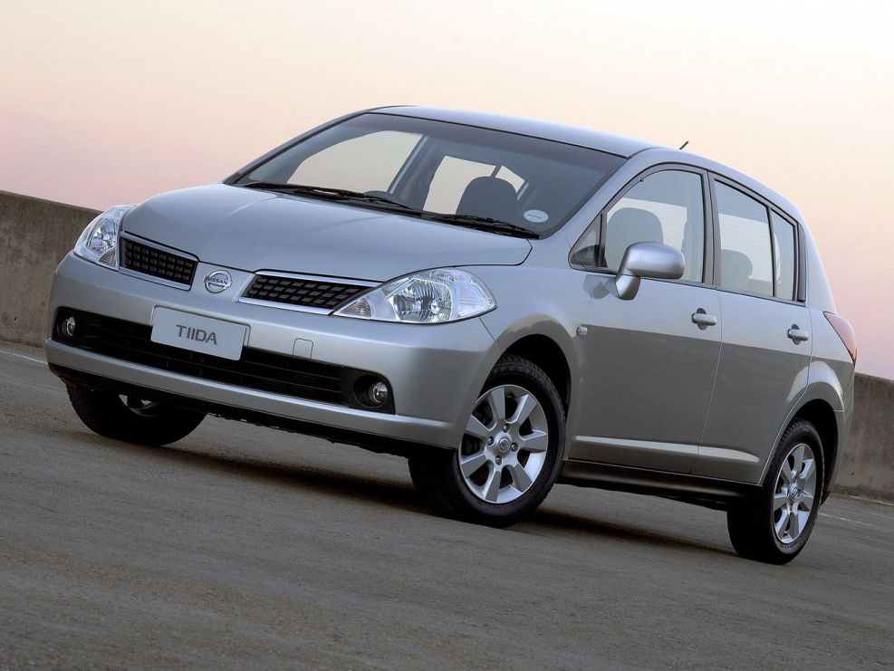 Nissan Tiida c11 хэтчбек