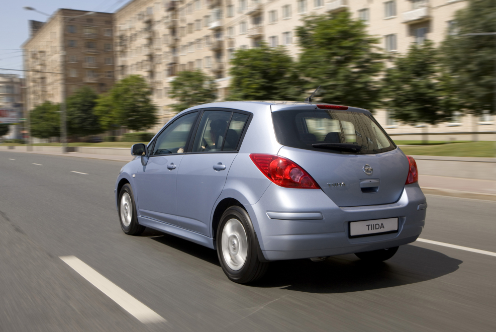 Nissan Tiida 2010 хэтчбек