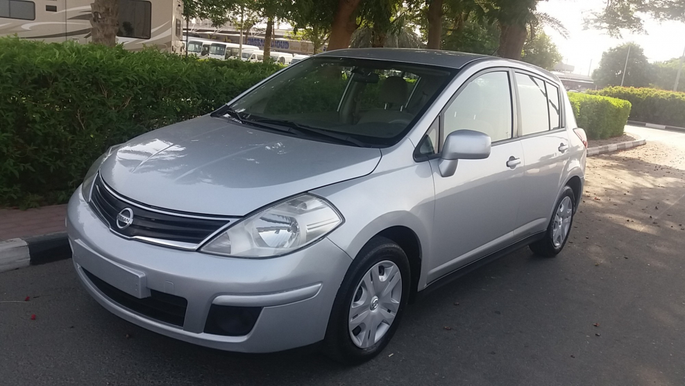 Nissan Tiida 2010 хэтчбек