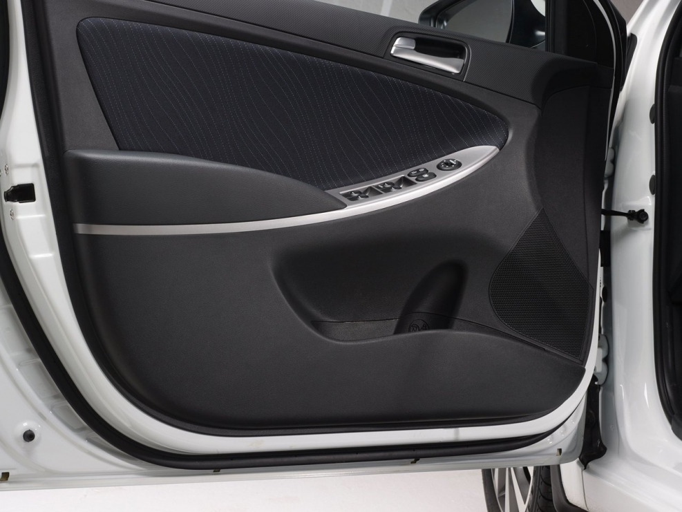 Hyundai Solaris 2015 обшивки
