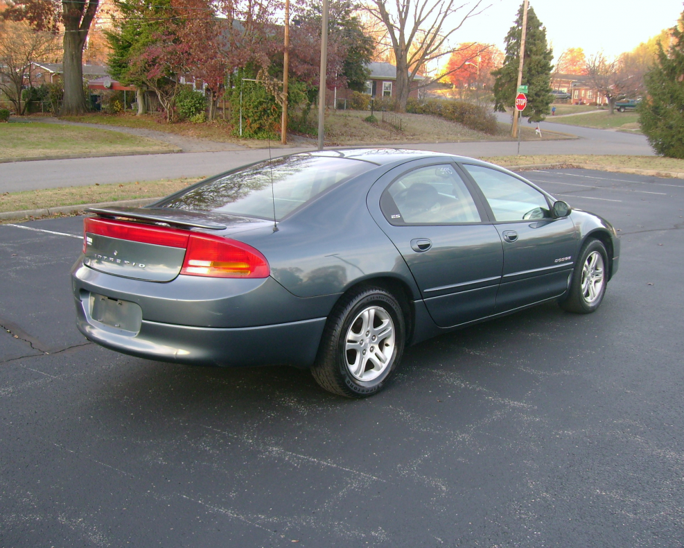 Dodge Intrepid 2 сзади