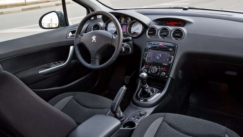 Peugeot 408 салон