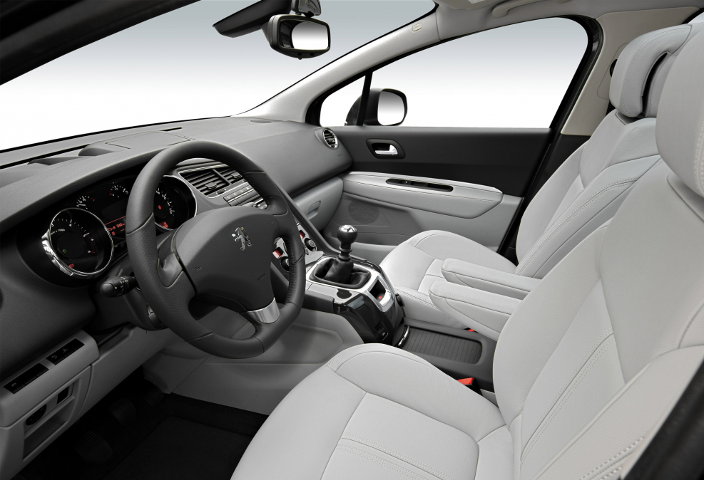 Peugeot 5008 салон