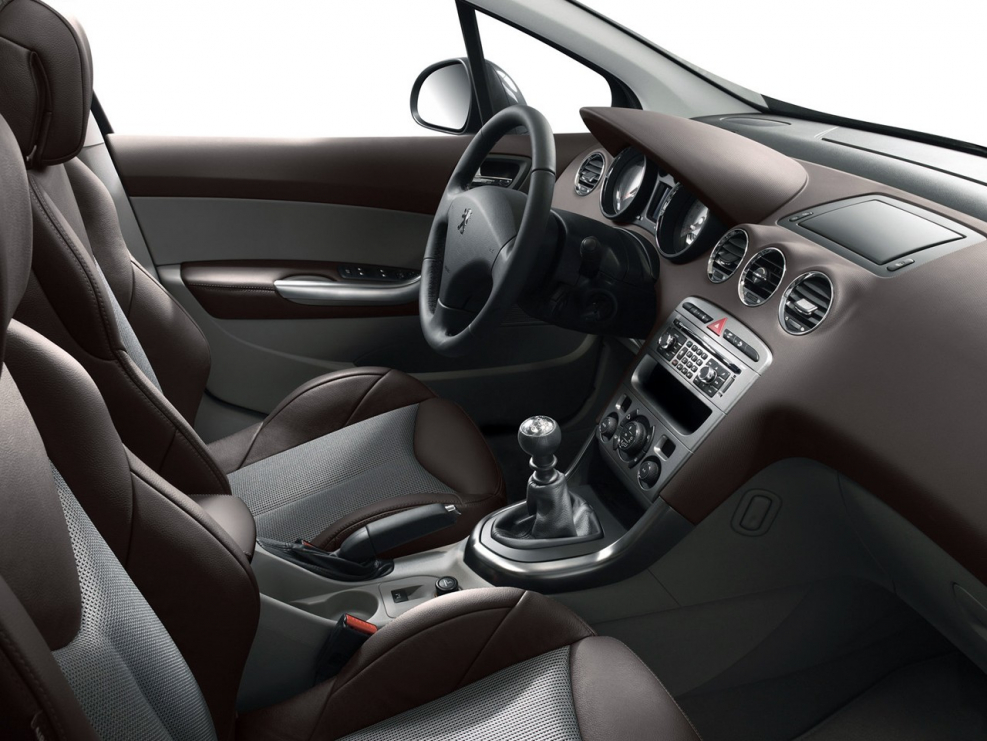 Peugeot 308 2008 салон
