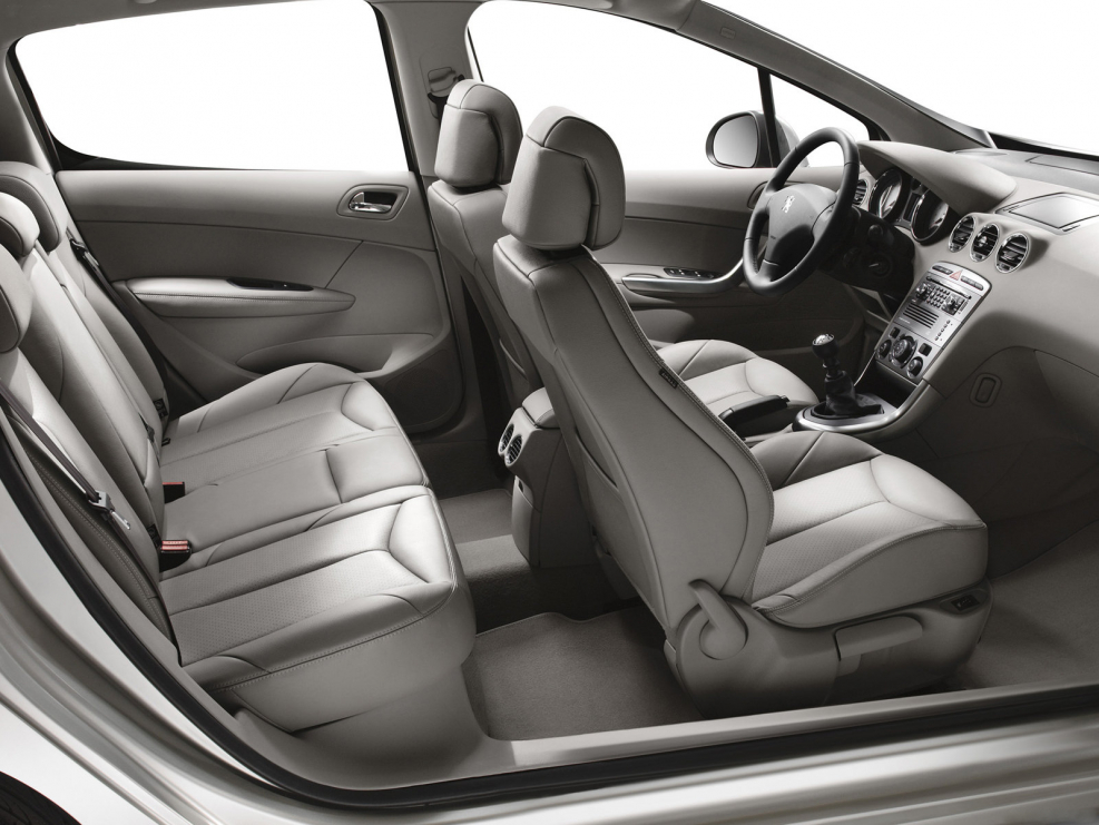 Peugeot 308 2008 салон