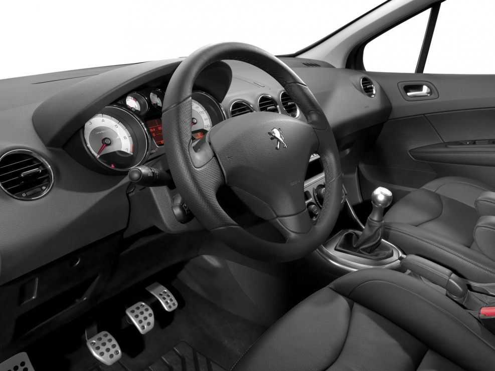Peugeot 408 салон