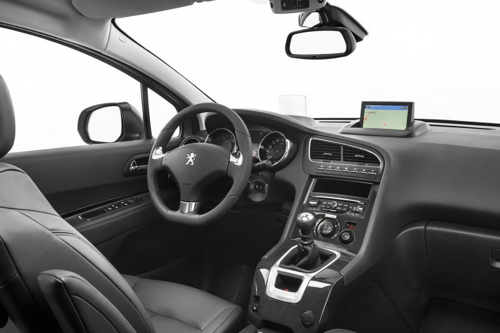 Peugeot 5008 салон