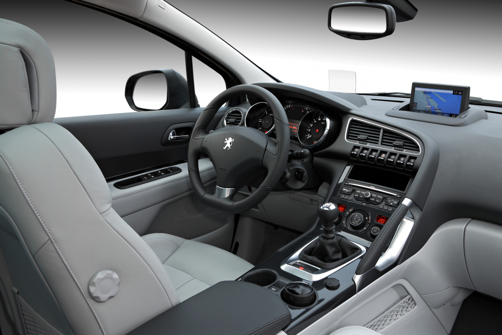 Peugeot 3008 2010 год салон