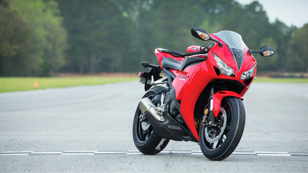 БМВ 1000 RR красный