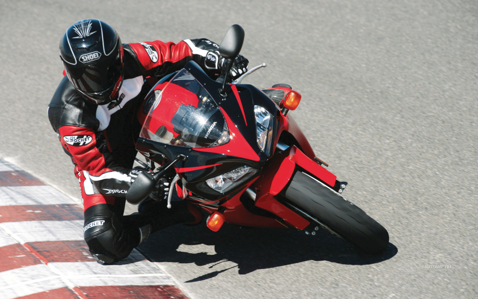 Байкер на Honda CBR 1000f