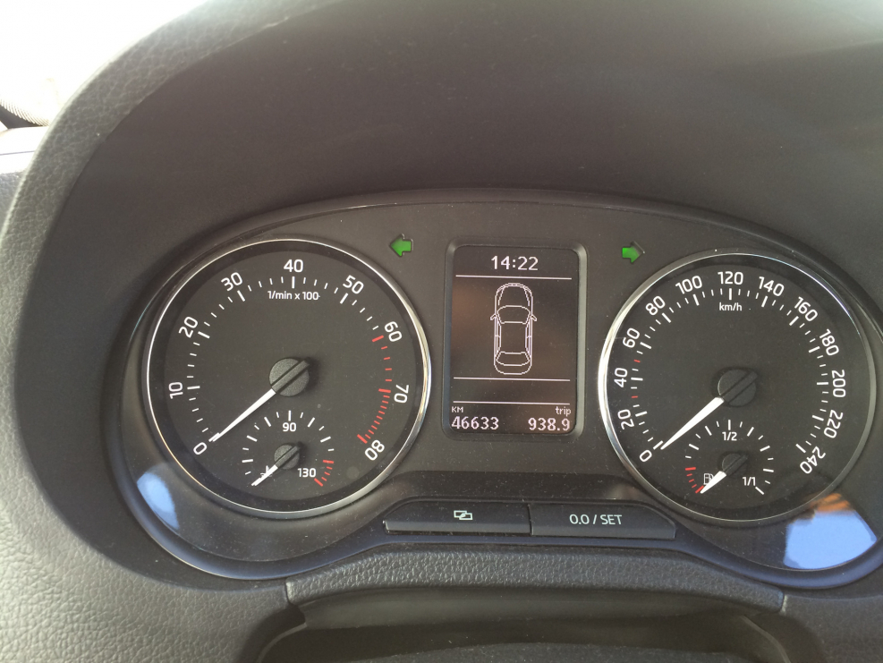 Приборная панель максидот Skoda Rapid